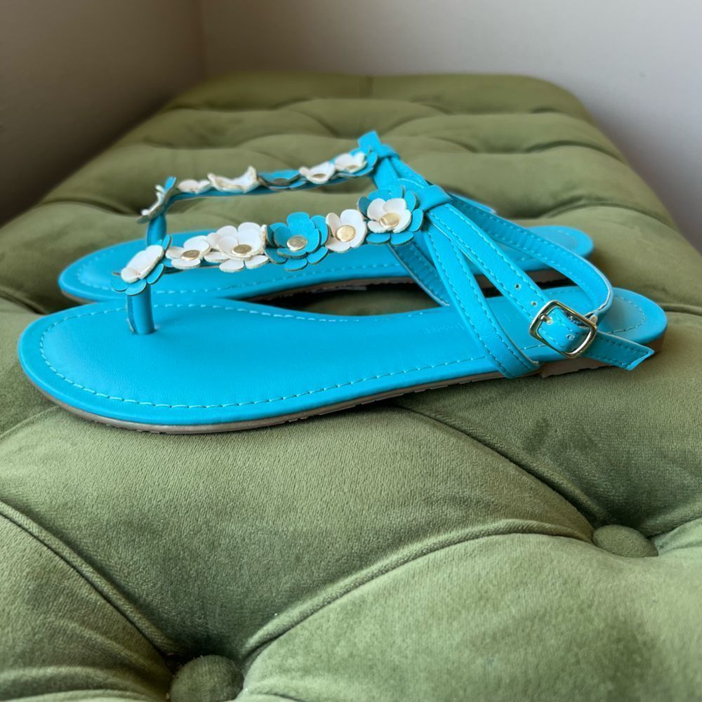 NEW Wild Diva Lounge T Strap Sandals Blue White Flowers Womens 7